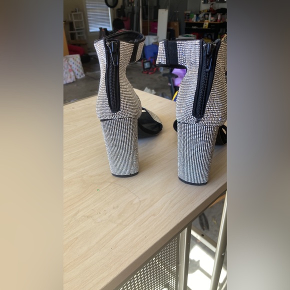 Heels - Picture 2 of 2